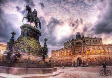 dresden-semperoper-theaterplatz-580x407