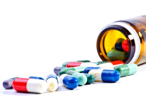 pill-bottle-spilling